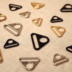 Anneau triangle métal 30x23mm diamètre 25mm*2