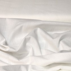 Tissu Voile de Coton Brodé Fond Losange Blanc 