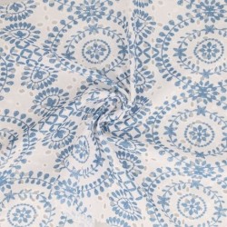 Tissu Broderie Coton Fleurs Bleu