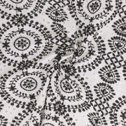 Tissu Broderie Coton Fleurs Fond Blanc 
